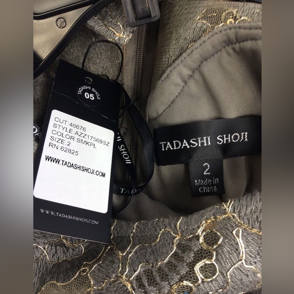 NWT Tadashi Shoji Bell-Sleeve Lace Dress - Picture 12 of 13